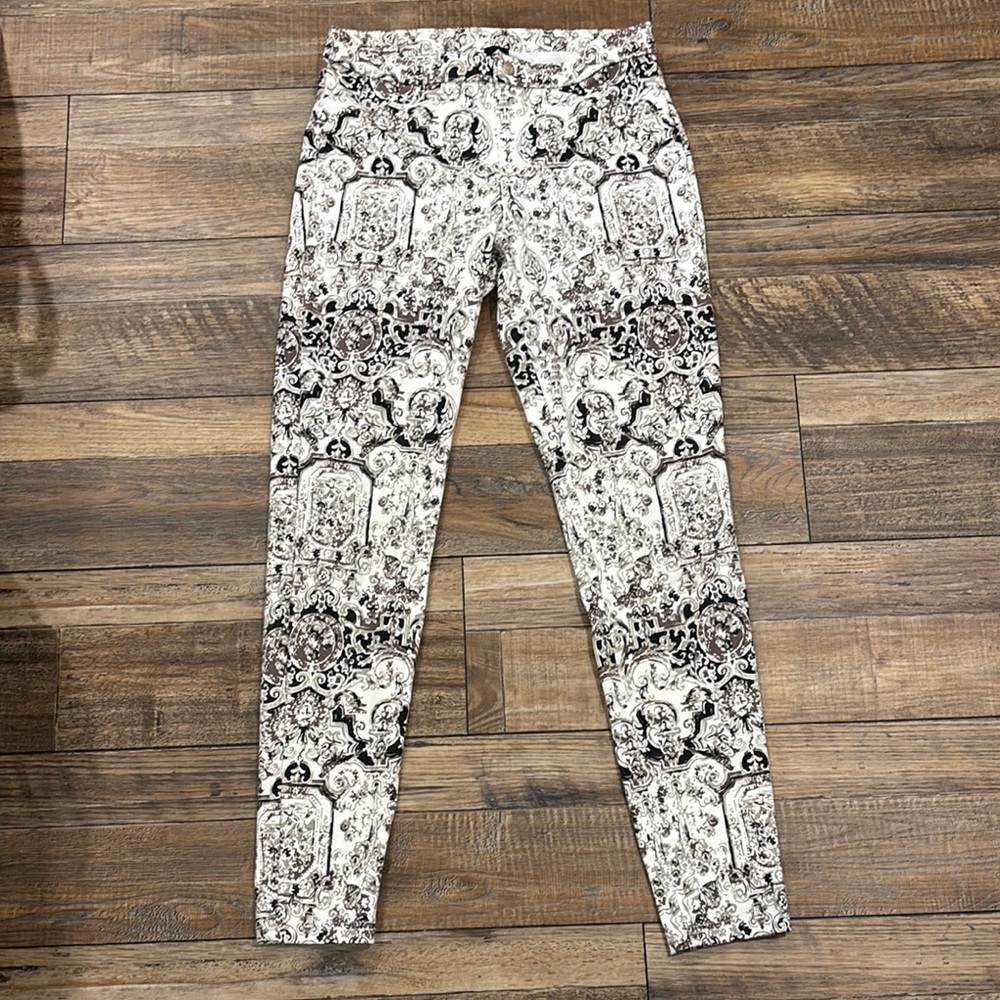 HUE Black and White Patterned Leggings